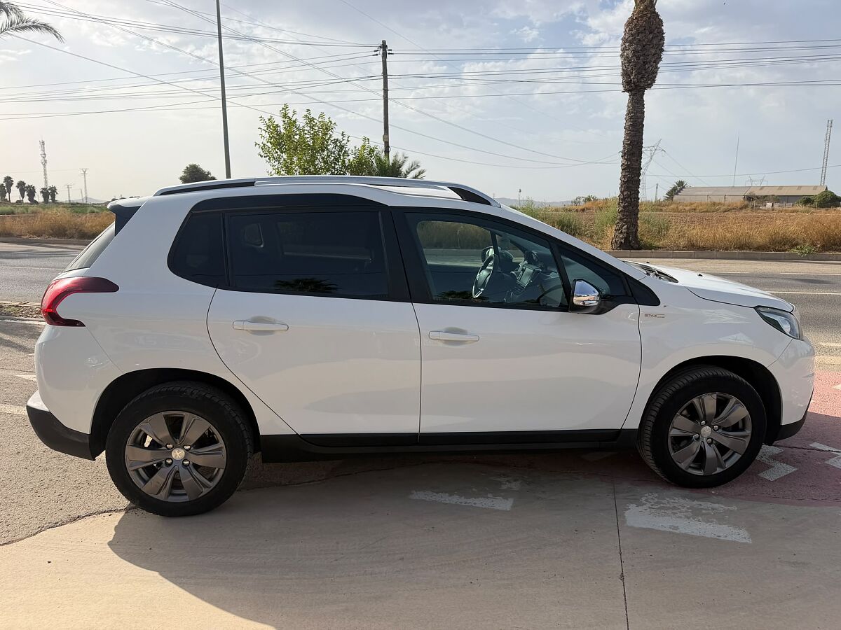 PEUGEOT 2008 STYLE 1.2 E-THP AUTO SPANISH LHD IN SPAIN 83000 MILES SUPERB 2018
